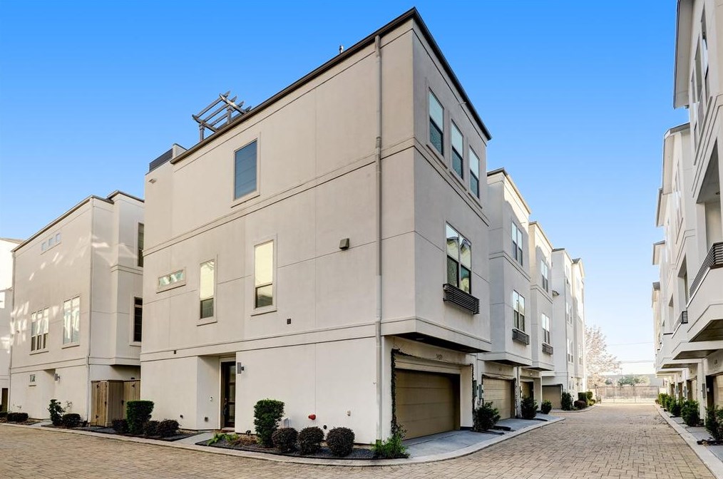 5453 Larkin St, Houston TX  77007-1832 exterior