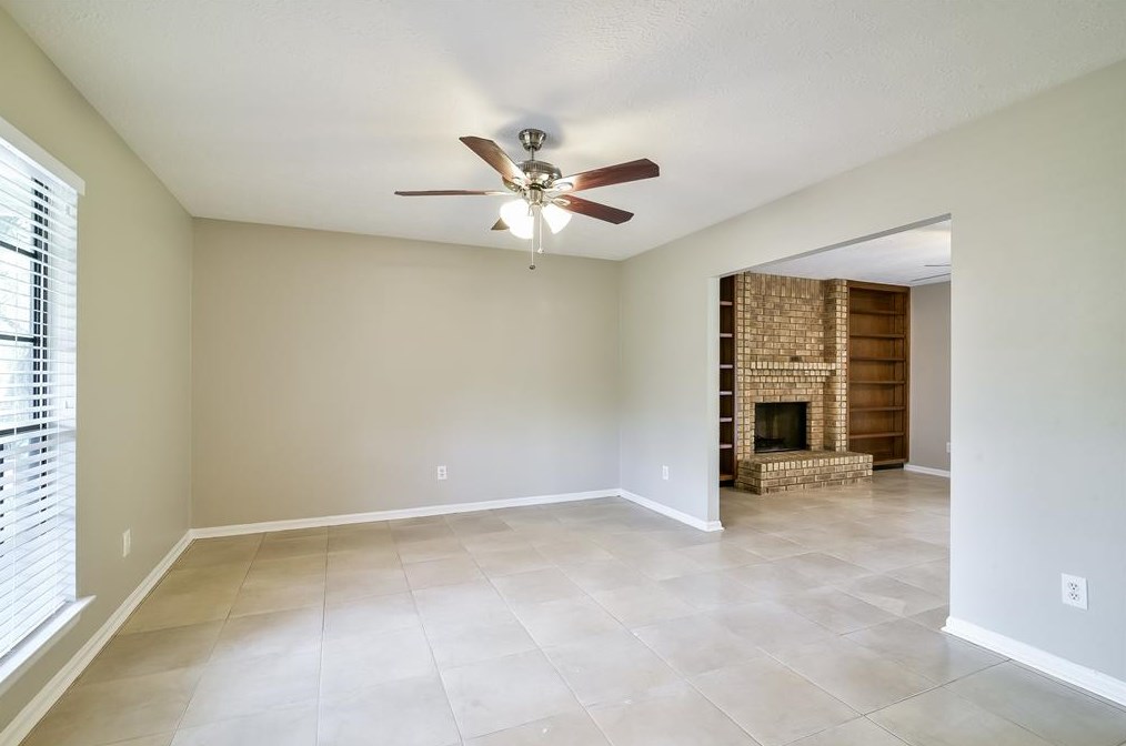 8319 Clover Gardens Dr, Houston TX  77095-1840 exterior