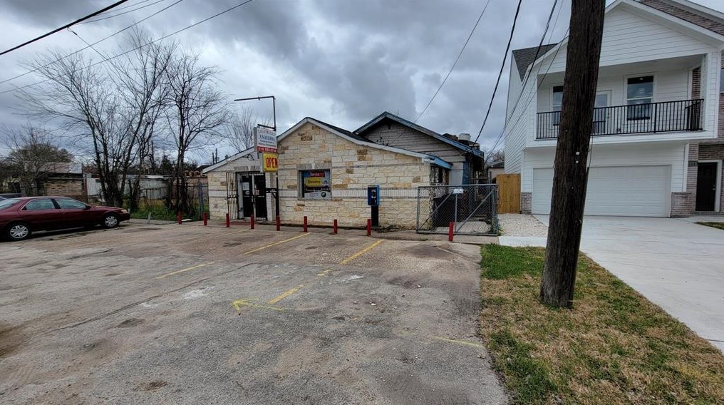 5218 Sherman St, Houston TX  77011-3242 exterior
