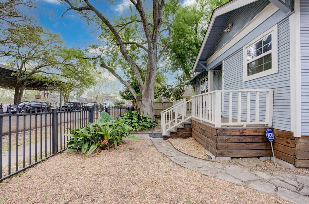 213 23rd St, Houston TX  77008-2545 exterior