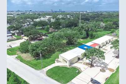 516 Brazosport Blvd South, Clute, TX 77531 - Photo 3