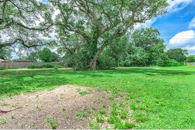 516 Brazosport Blvd South, Clute, TX 77531 - Photo 11
