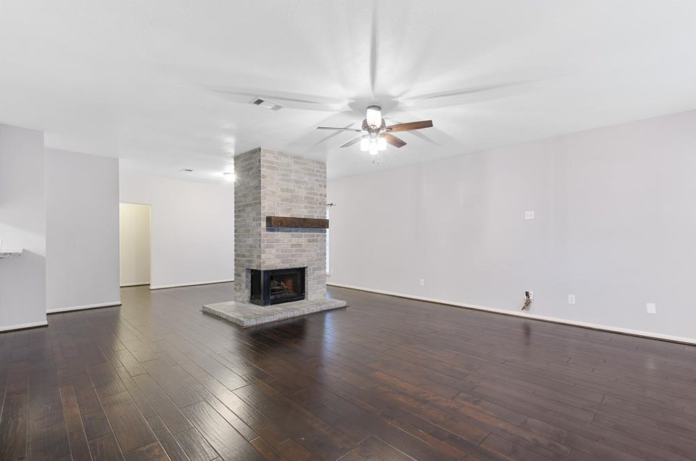 6 Cottage Grove Pl, Spring TX  77381-4400 exterior