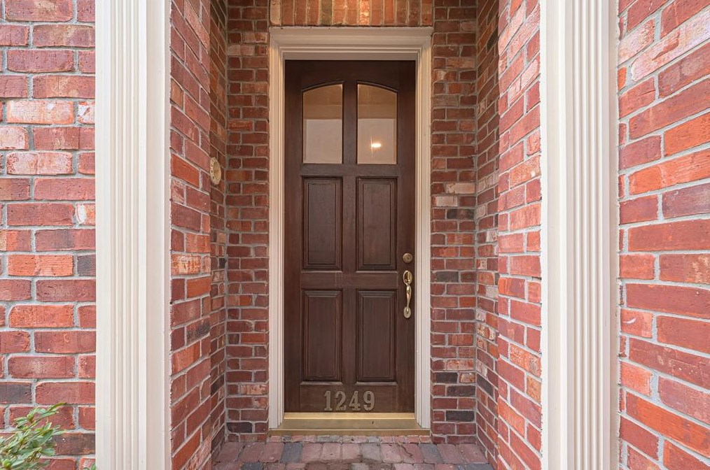 1249 Ripple Creek Dr, Houston TX  77057-1764 exterior