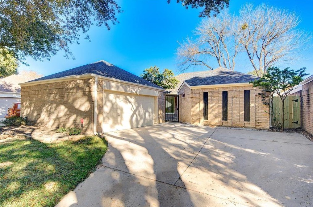 2235 Briarwest Blvd, Houston TX  77077-5636 exterior
