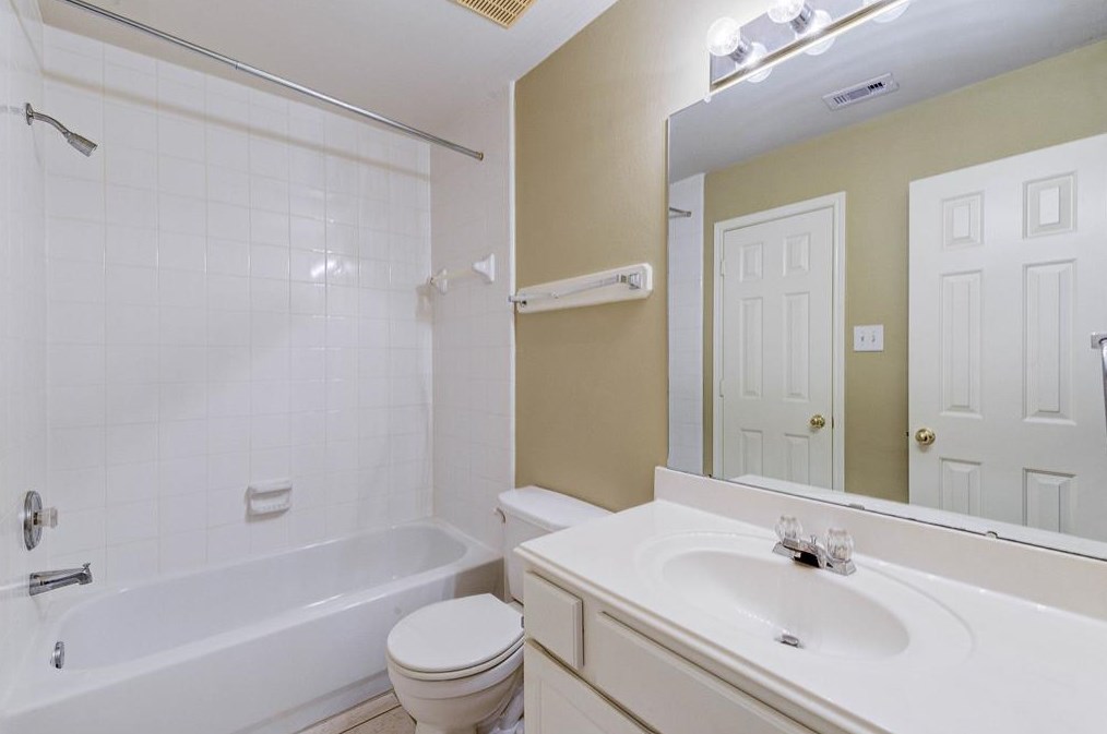 7802 Stone Oak Ct, Houston TX  77070-4337 exterior