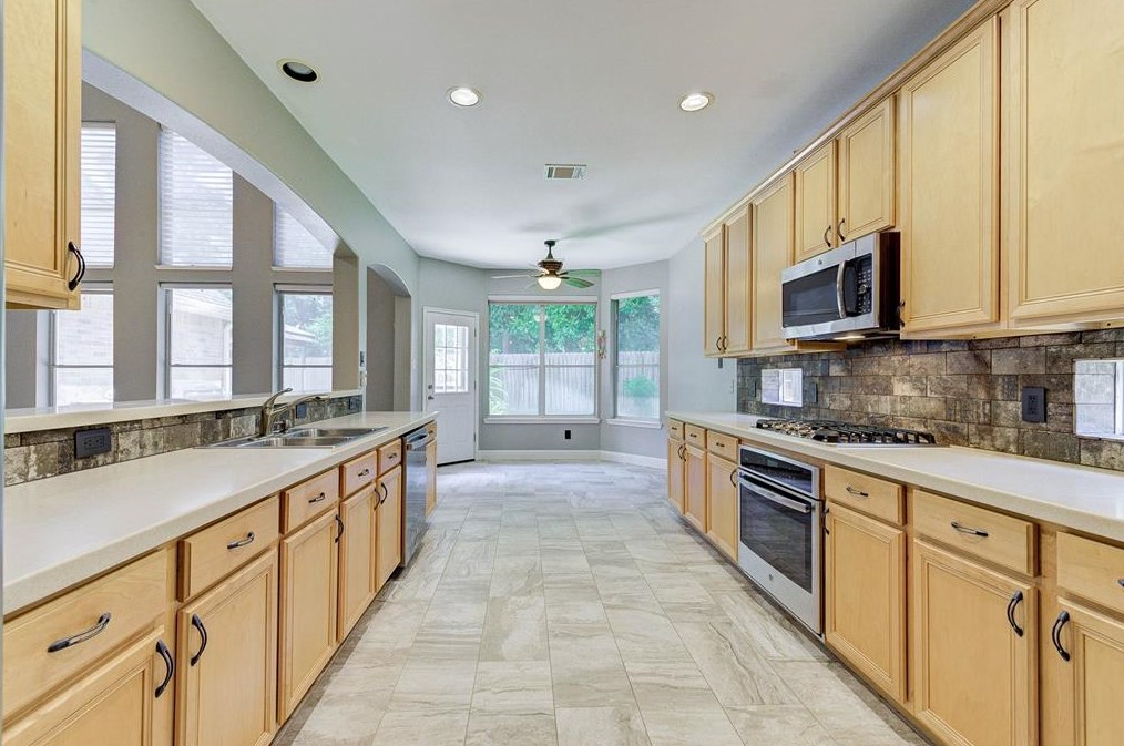 7802 Stone Oak Ct, Houston TX  77070-4337 exterior