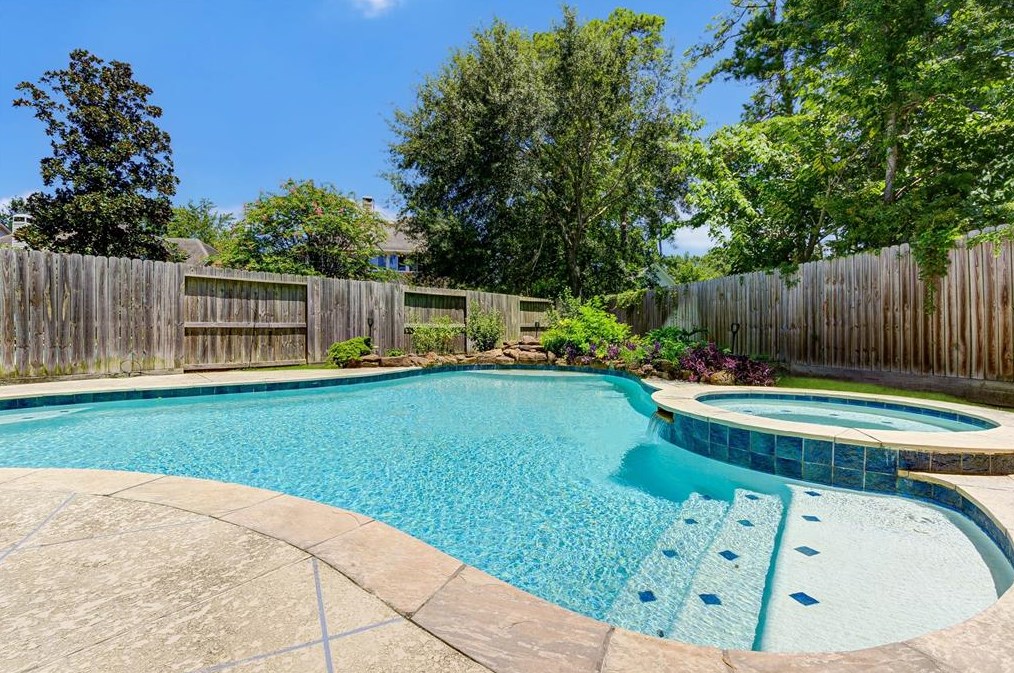 7802 Stone Oak Ct, Houston TX  77070-4337 exterior