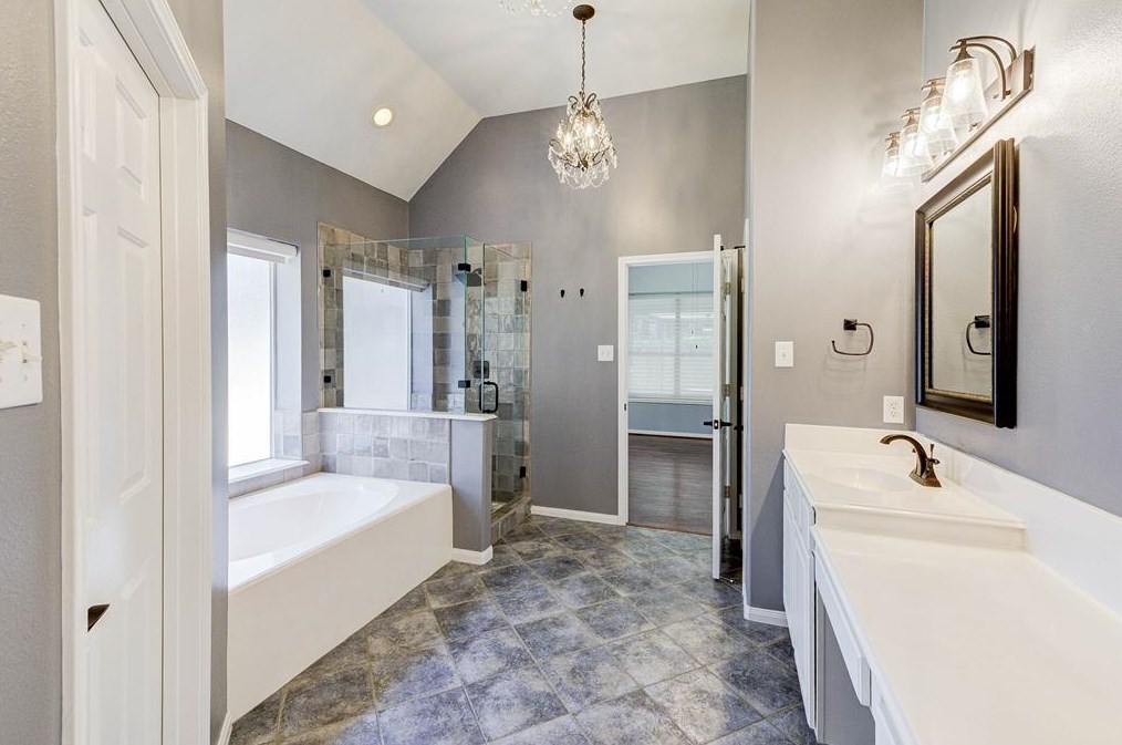 7802 Stone Oak Ct, Houston TX  77070-4337 exterior