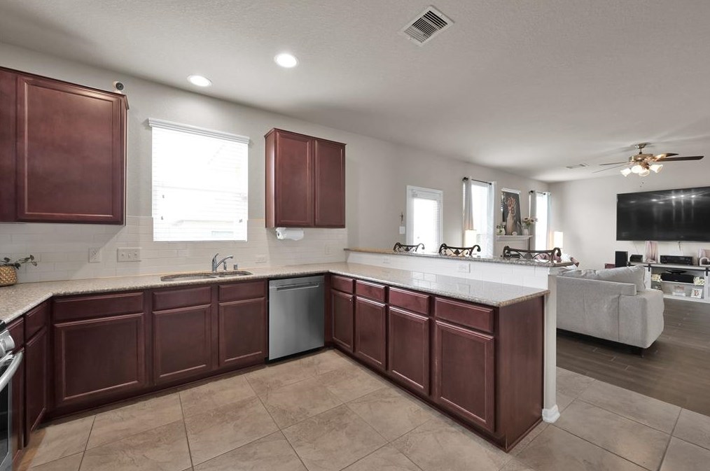 19023 Ashford Sq St, Tomball TX  77375-2523 exterior