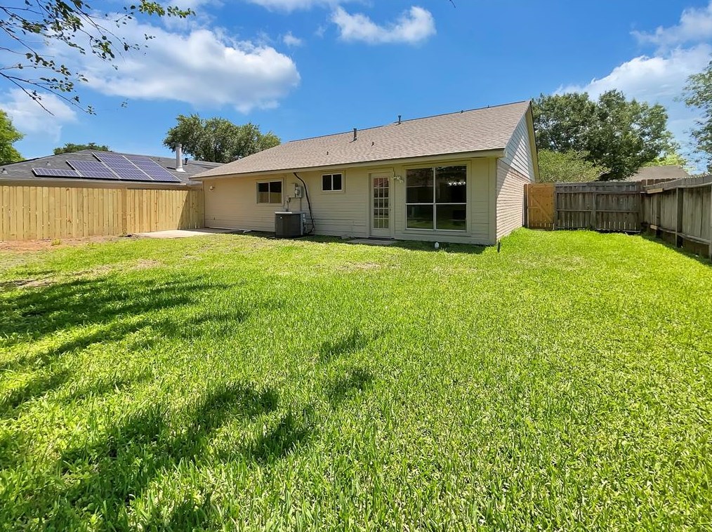 6610 Soledad Dr, Houston TX  77083-5257 exterior