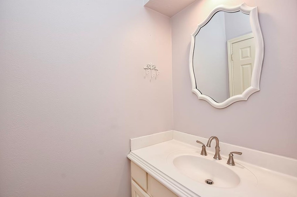 1802 Sugar Xing Dr, Sugar Land TX  77478-5302 exterior