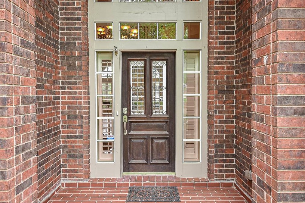1802 Sugar Xing Dr, Sugar Land TX  77478-5302 exterior