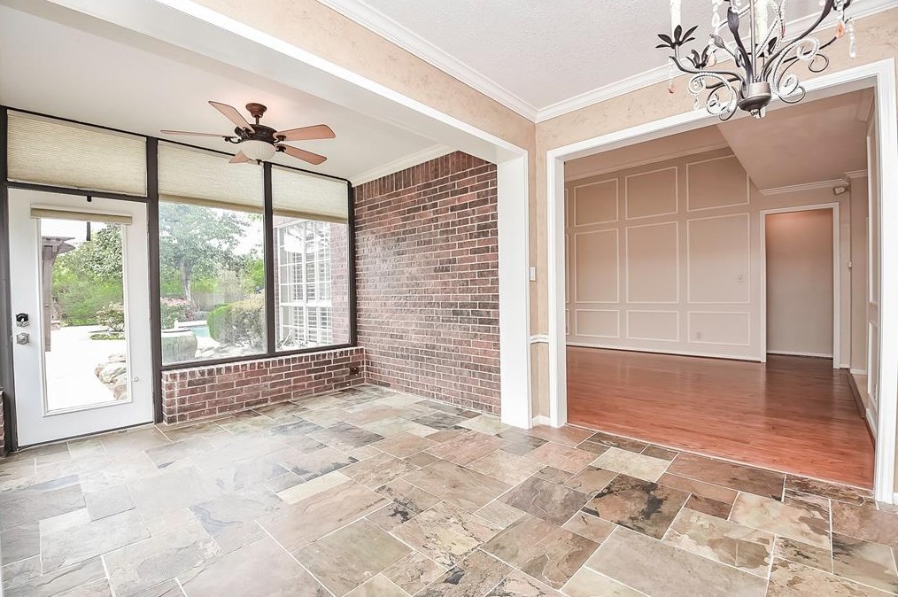 1802 Sugar Xing Dr, Sugar Land TX  77478-5302 exterior