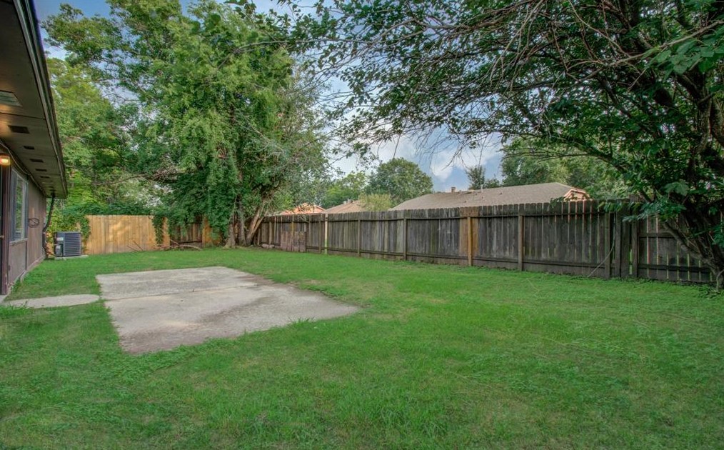 14147 Magnolia Spg Dr, Houston TX  77066-5517 exterior