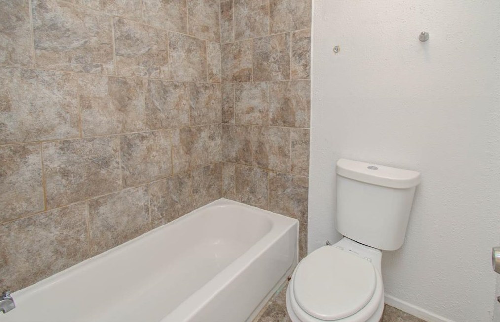 14147 Magnolia Spg Dr, Houston TX  77066-5517 exterior