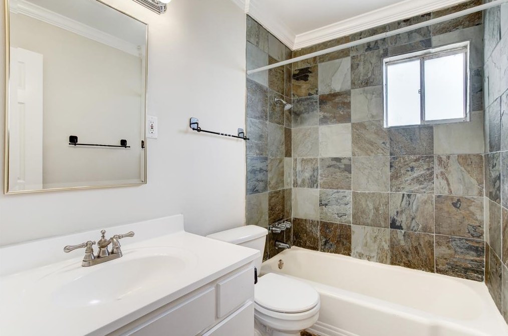 2418 Mimosa Dr, Houston TX  77019-6080 exterior