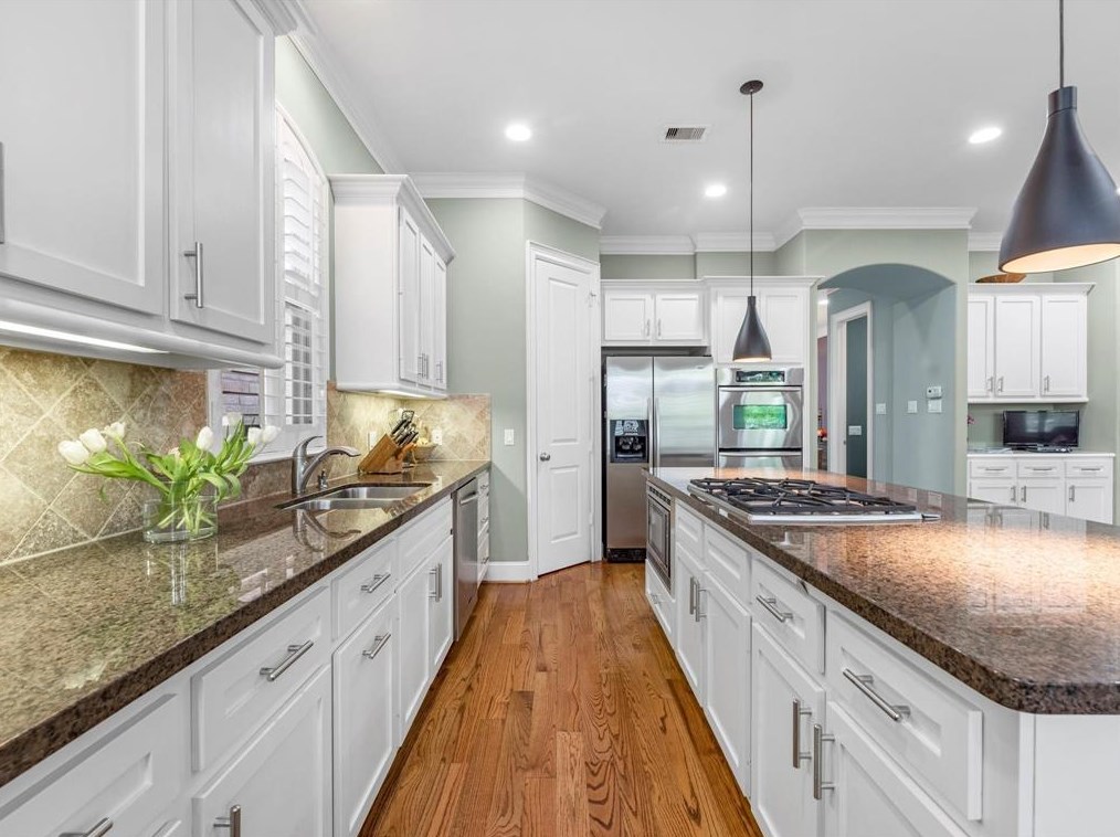 1912 Brun St, Houston TX  77019-6557 exterior