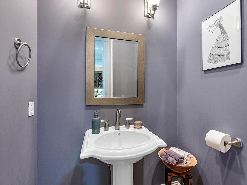 1912 Brun St, Houston TX  77019-6557 exterior