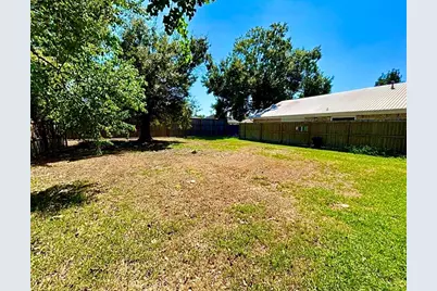 911 Dallas Street, Port Neches, TX 77651 - Photo 7