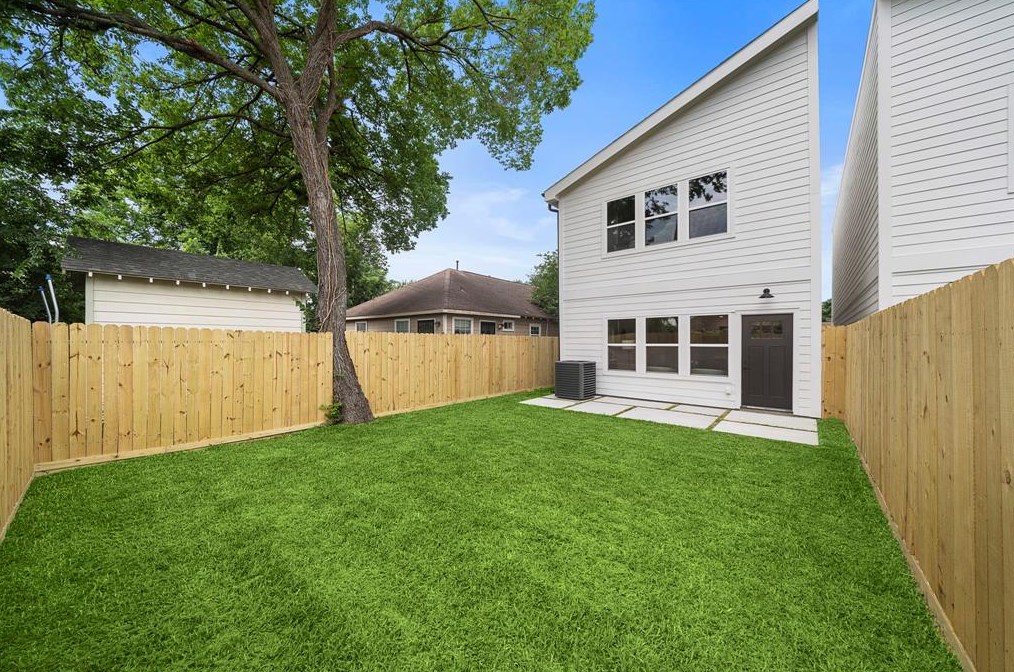 3918 Edison St, Houston TX  77009-4817 exterior