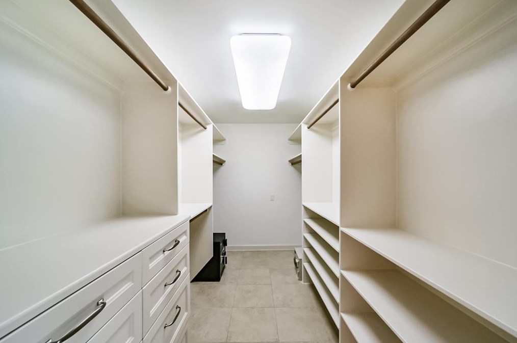 11715 Winshire Cir, Houston TX  77024-6311 exterior