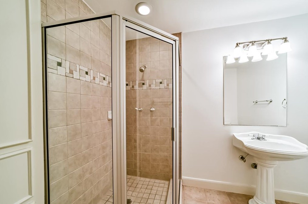11715 Winshire Cir, Houston TX  77024-6311 exterior