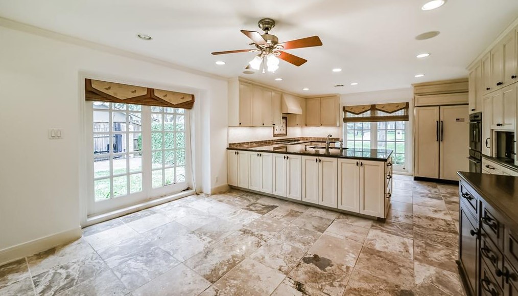 11715 Winshire Cir, Houston TX  77024-6311 exterior