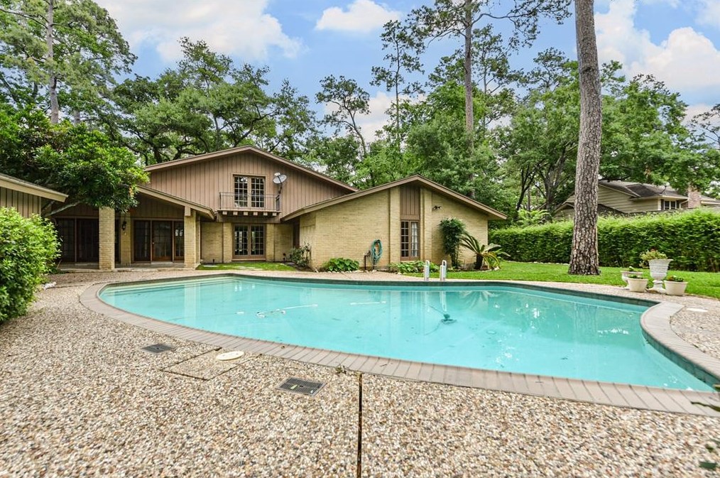 11715 Winshire Cir, Houston TX  77024-6311 exterior