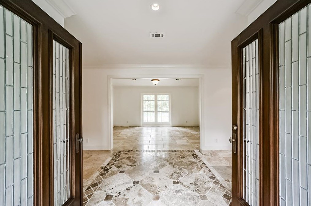 11715 Winshire Cir, Houston TX  77024-6311 exterior