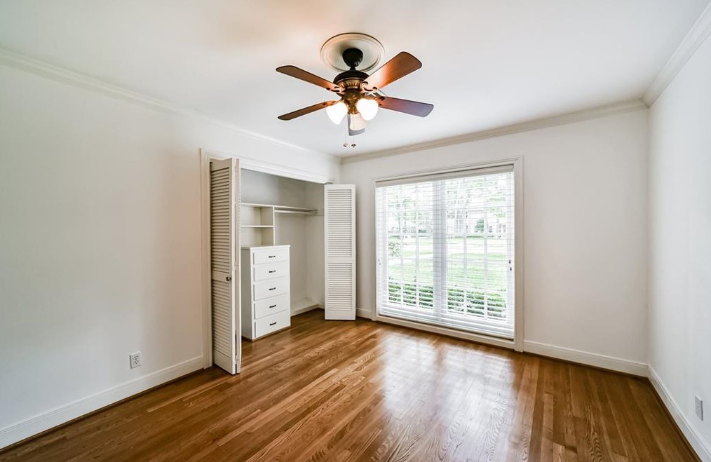 11715 Winshire Cir, Houston TX  77024-6311 exterior