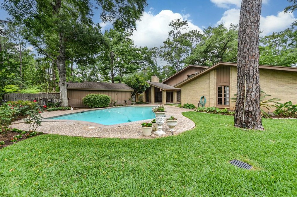 11715 Winshire Cir, Houston TX  77024-6311 exterior