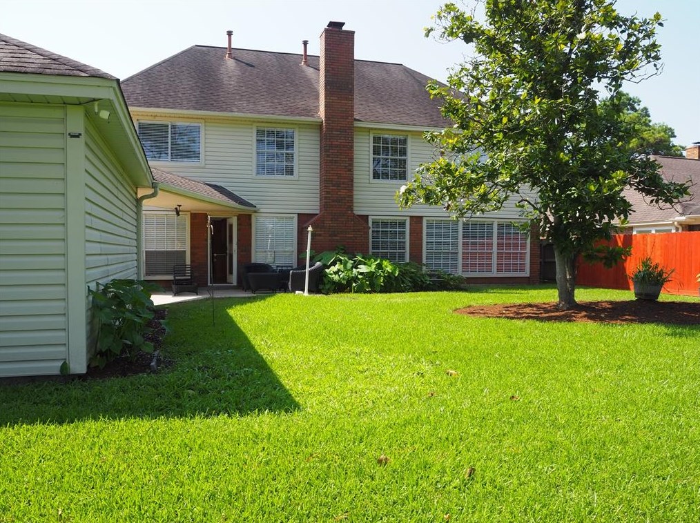 2312 Pebble Bch Dr, League City TX  77573-4456 exterior