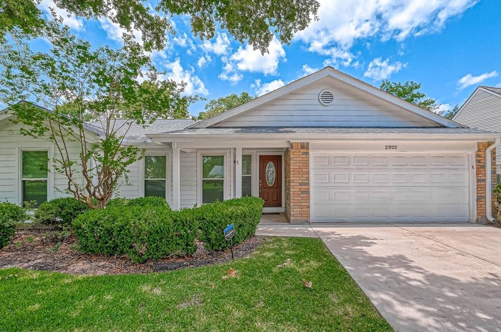 2922 Lakefield Way, Sugar Land TX  77479-2022 exterior