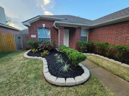 8210 Kingsbridge Meadow Dr, Houston TX  77083-7341 exterior