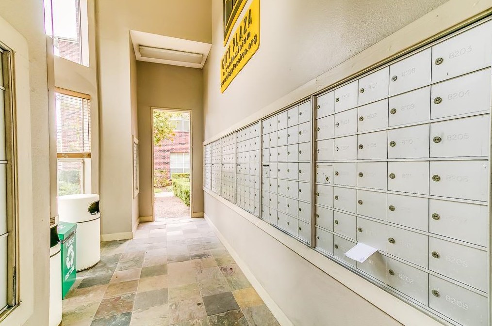 1330 Old Spanish Trl, Houston TX  77054-1800 exterior