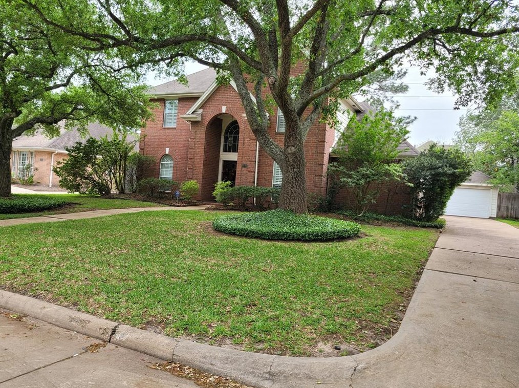 1214 Hathorn Way Dr, Houston TX  77094-3107 exterior