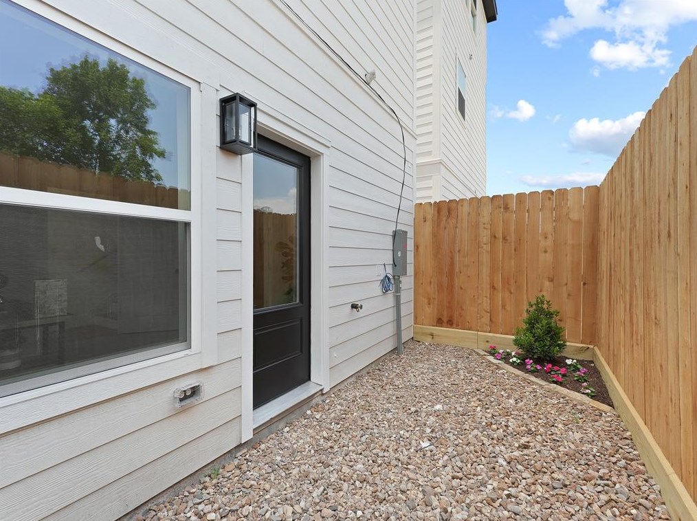 4814 Cochran, Houston TX  77009-2115 exterior