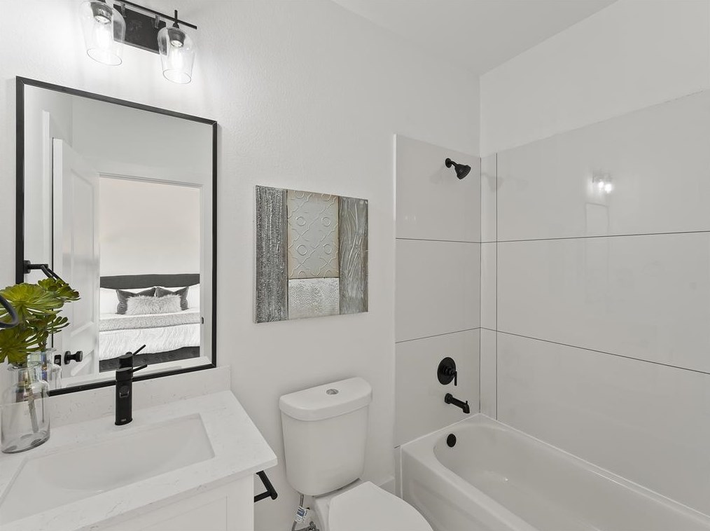 4814 Cochran, Houston TX  77009-2115 exterior