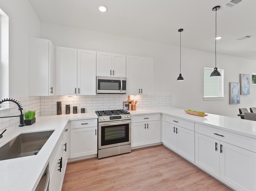 4814 Cochran, Houston TX  77009-2115 exterior