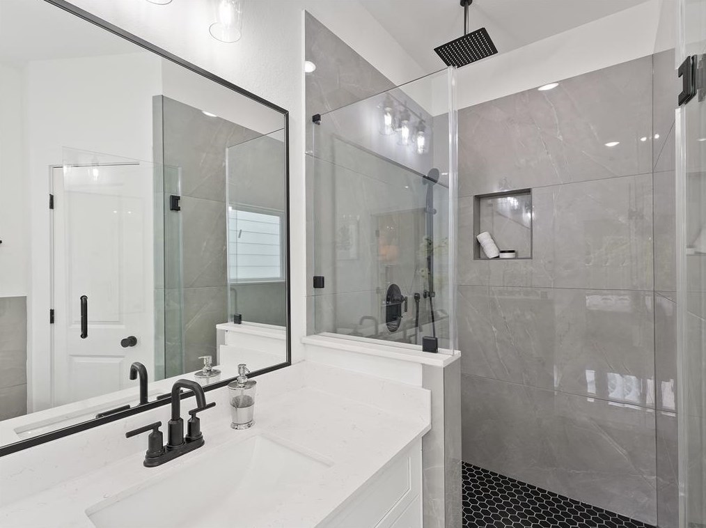 4814 Cochran, Houston TX  77009-2115 exterior