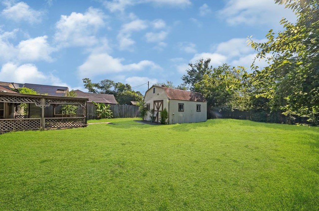 1901 San Jacinto Dr, Pasadena TX 77502-3427 exterior