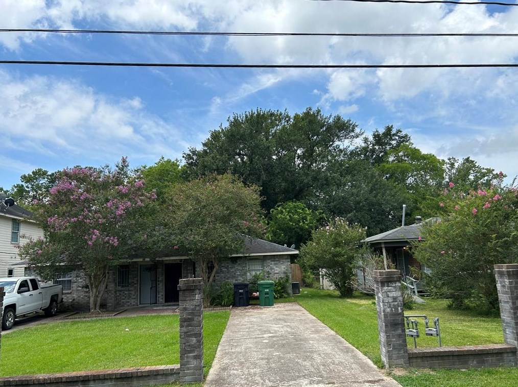 10449 Wicklowe St, Houston TX  77016-3125 exterior