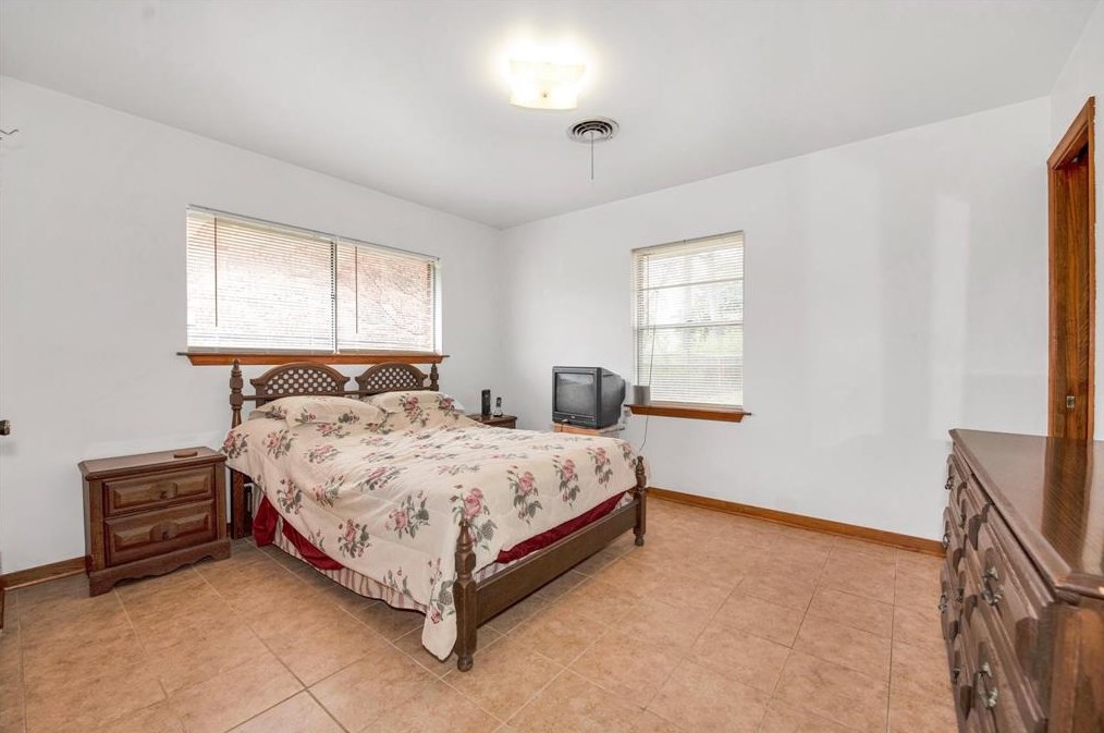 2633 Charles Ln, Sugar Land TX  77498-1703 exterior