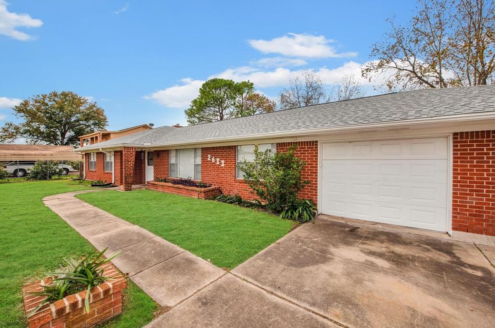 2633 Charles Ln, Sugar Land TX  77498-1703 exterior