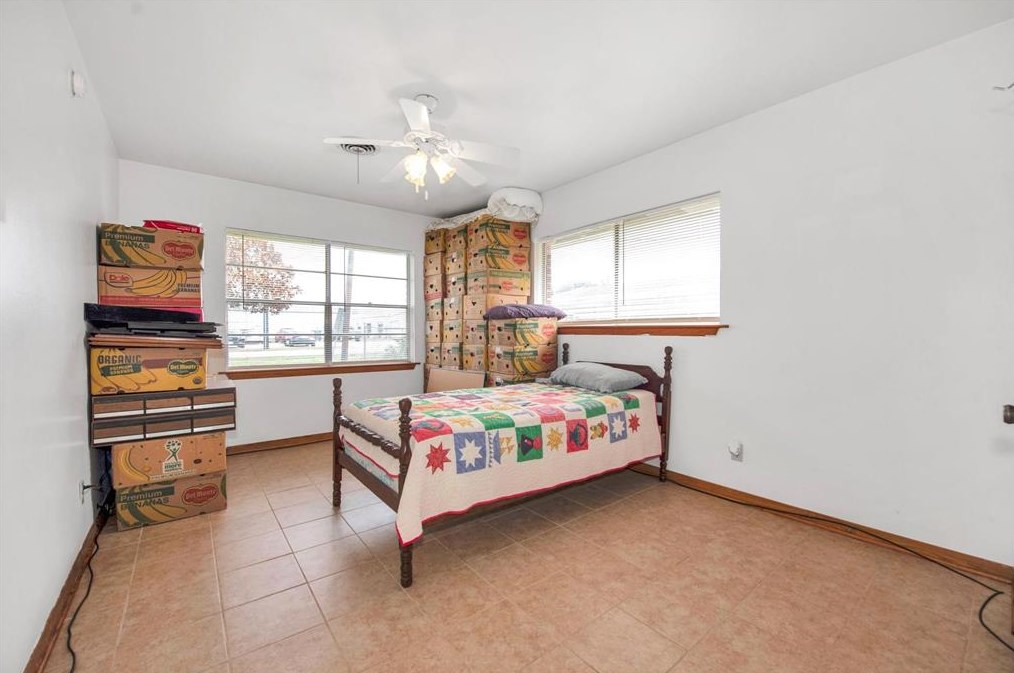 2633 Charles Ln, Sugar Land TX  77498-1703 exterior