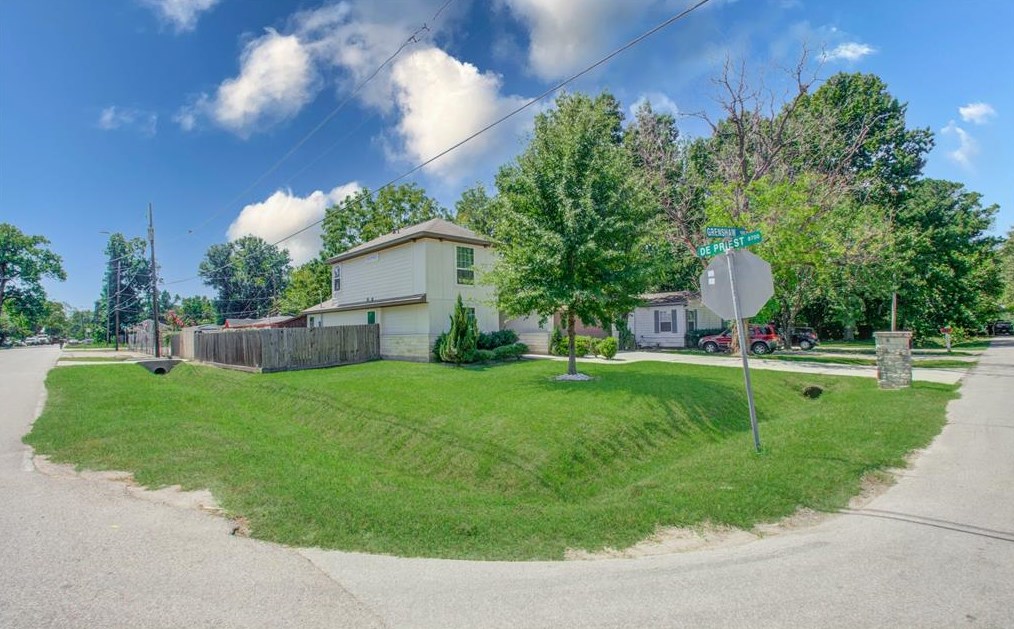 901 Grenshaw St, Houston TX  77088-5135 exterior