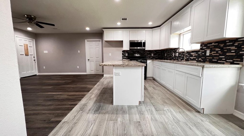 9337 Rosehaven Dr, Houston TX  77051-3126 exterior