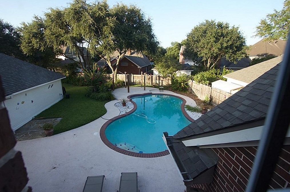 1615 Green Leaf Oaks Dr, Sugar Land TX  77479-3266 exterior