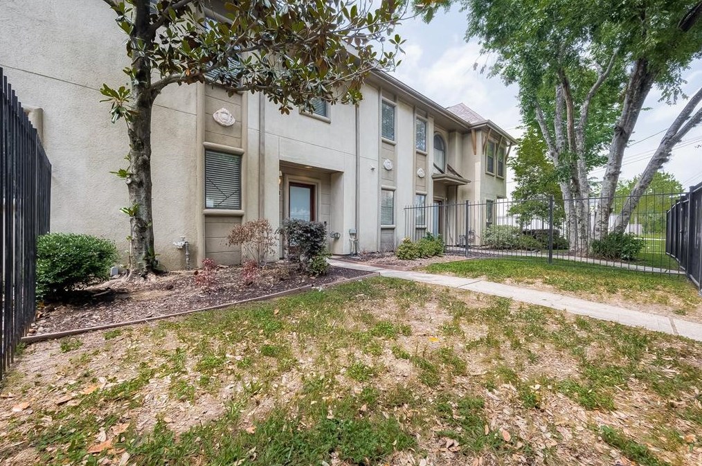3406 St Emanuel St, Houston TX  77004-4262 exterior